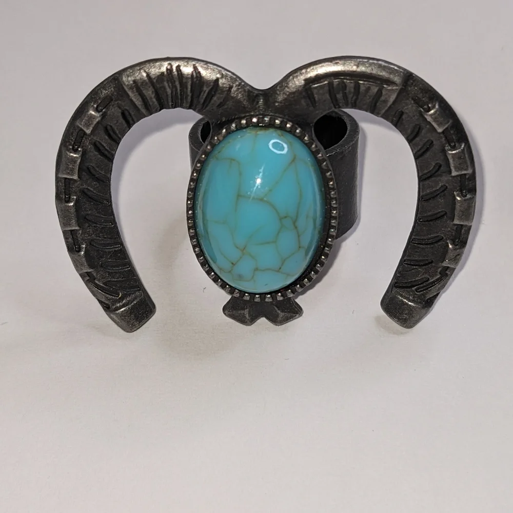 Vintage Southwestern-Style Bronze‎ Alloy Ring with Turquoise Color Cabochon